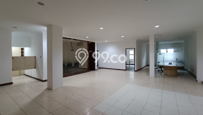 Ruko Dijual di Prime Area Jakarta Barat Luas 550m2 Ruko Dijual di Prime Area Jakarta Barat Luas 550m2