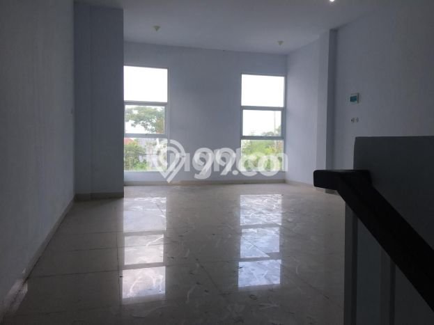 Disewakan Ruko di Kawasan Ramai Seminyak Luas 225m2 Disewakan Ruko di Kawasan Ramai Seminyak Luas 225m2