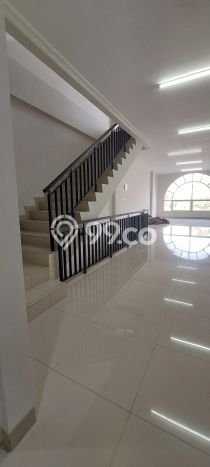 Unit Komersial Disewakan di Jakarta Utara Area Strategis Harga Kompetitif Unit Komersial Disewakan di Jakarta Utara Area Strategis Harga Kompetitif