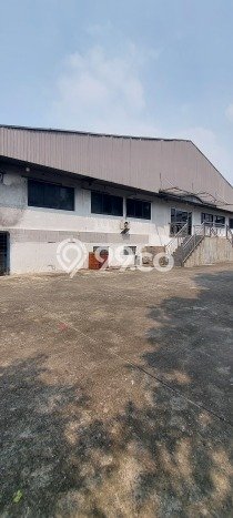 Unit Gudang Disewakan di Kapuk di Area Ramai & Strategis Unit Gudang Disewakan di Kapuk di Area Ramai & Strategis