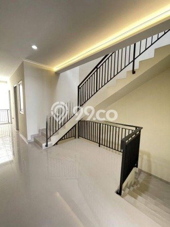 Dijual Rumah Eksklusif 4 KT di Duri Kepa, Jakarta Barat Dijual Rumah Eksklusif 4 KT di Duri Kepa, Jakarta Barat