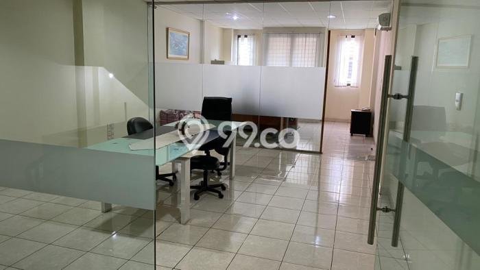 Ruko Dijual di Prime Area Jakarta Barat Luas 334m2 Ruko Dijual di Prime Area Jakarta Barat Luas 334m2