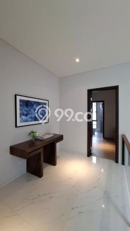 Rumah Elit Modern Siap Huni di Pantai Mutiara Jakarta Utara Rumah Elit Modern Siap Huni di Pantai Mutiara Jakarta Utara