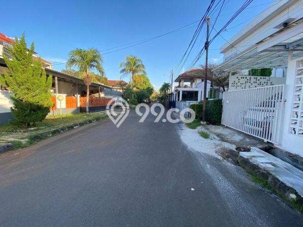 Rumah LT 180m² / LB 100m² One Gate System di Bintaro, Tangerang Selatan Rumah LT 180m² / LB 100m² One Gate System di Bintaro, Tangerang Selatan