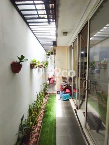 Ready to Use! Premium House LT 217m2 Desain Elegan di Bintaro Ready to Use! Premium House LT 217m2 Desain Elegan di Bintaro