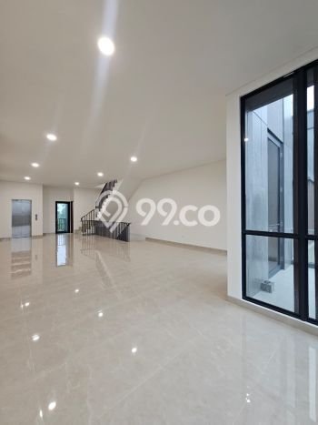 Disewakan Ruko di Kawasan Ramai BSD Luas 698m2 Disewakan Ruko di Kawasan Ramai BSD Luas 698m2