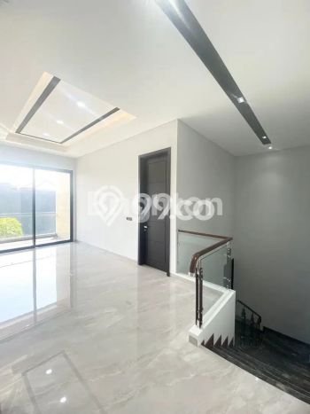 Rumah Elit Modern Tanpa Renovasi di Citraland Surabaya Rumah Elit Modern Tanpa Renovasi di Citraland Surabaya