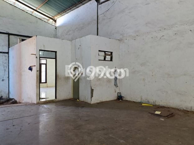 Unit Gudang Disewakan di Margomulyo di Area Ramai & Strategis Unit Gudang Disewakan di Margomulyo di Area Ramai & Strategis