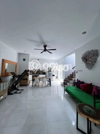 Rumah Elit LB 300m2 Siap Pakai Desain Elegan di Babatan, Surabaya Rumah Elit LB 300m2 Siap Pakai Desain Elegan di Babatan, Surabaya
