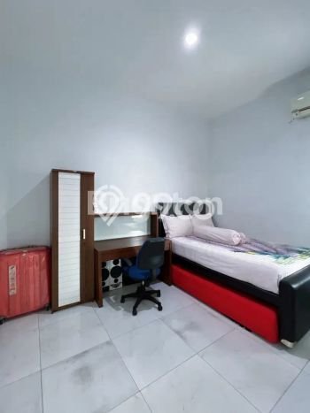 Rumah Elit LB 300m2 Siap Pakai Desain Elegan di Babatan, Surabaya Rumah Elit LB 300m2 Siap Pakai Desain Elegan di Babatan, Surabaya