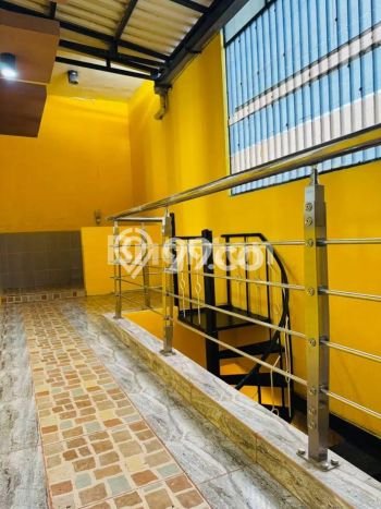 Rumah Luxury Modern Tanpa Renovasi di Ketintang Surabaya Rumah Luxury Modern Tanpa Renovasi di Ketintang Surabaya