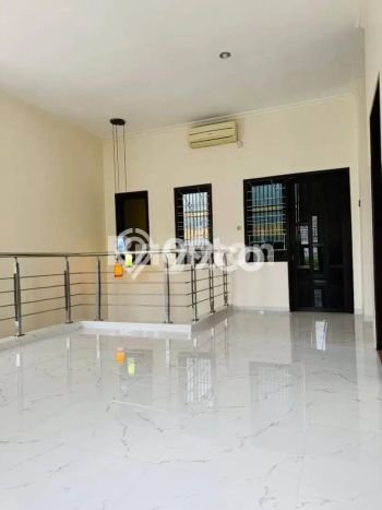 Rumah Luxury Modern Tanpa Renovasi di Ketintang Surabaya Rumah Luxury Modern Tanpa Renovasi di Ketintang Surabaya