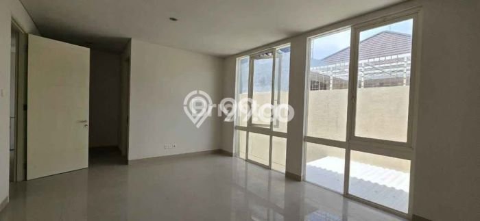 Rumah Luxury Modern Tanpa Renovasi di Wisata Bukit Mas Surabaya Rumah Luxury Modern Tanpa Renovasi di Wisata Bukit Mas Surabaya