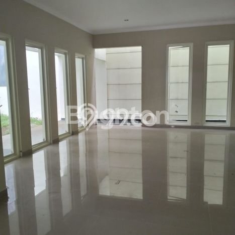 Rumah Elit LB 403m2 Siap Pakai Desain Elegan di Citraland, Surabaya Rumah Elit LB 403m2 Siap Pakai Desain Elegan di Citraland, Surabaya