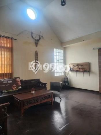 Dijual Rumah Luas Elegan Dengan View Eksklusif di Jemursari, Surabaya Dijual Rumah Luas Elegan Dengan View Eksklusif di Jemursari, Surabaya