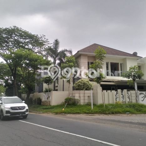 Rumah Elit LB 403m2 Siap Pakai Desain Elegan di Citraland, Surabaya Rumah Elit LB 403m2 Siap Pakai Desain Elegan di Citraland, Surabaya