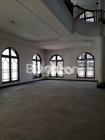 Dijual Rumah Mewah Elegan Dengan View Eksklusif di Middle East Ring Road, Surabaya Dijual Rumah Mewah Elegan Dengan View Eksklusif di Middle East Ring Road, Surabaya