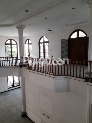 Dijual Rumah Mewah Elegan Dengan View Eksklusif di Middle East Ring Road, Surabaya Dijual Rumah Mewah Elegan Dengan View Eksklusif di Middle East Ring Road, Surabaya