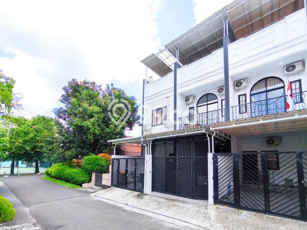 Rumah Mewah LB 193m2 Siap Pakai Desain Elegan di Tomang, Jakarta Barat Rumah Mewah LB 193m2 Siap Pakai Desain Elegan di Tomang, Jakarta Barat