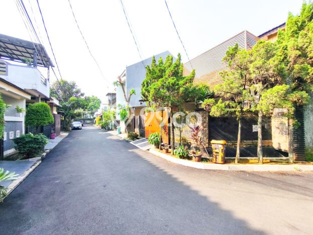 For Sale Rumah 5 Kamar Lokasi Ideal Bagus dan Strategis di Pamulang For Sale Rumah 5 Kamar Lokasi Ideal Bagus dan Strategis di Pamulang