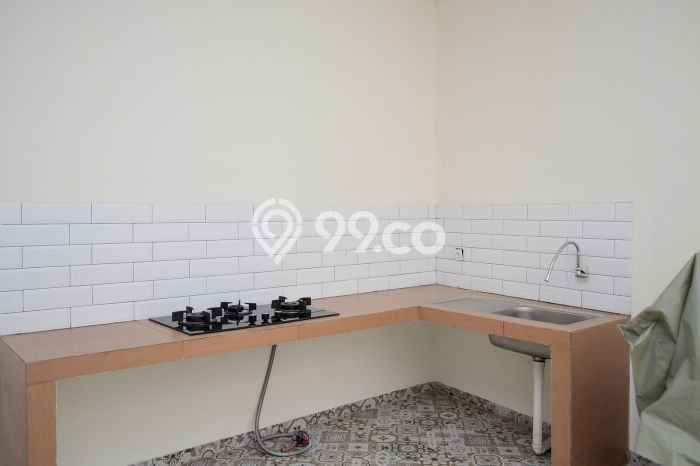 Jual Cepat Rumah dengan 2 Kamar Tidur dan 1 Kamar Mandi di Kawasan BSD City, Tangerang Jual Cepat Rumah dengan 2 Kamar Tidur dan 1 Kamar Mandi di Kawasan BSD City, Tangerang
