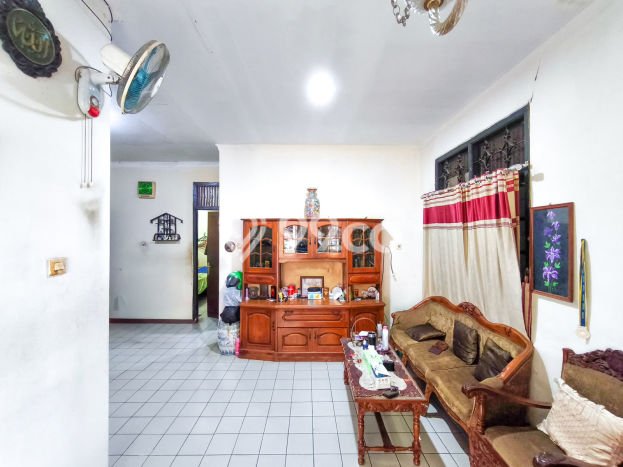 Rumah Minimalis 3 Kamar LT 140m2 di Graha Raya Rumah Minimalis 3 Kamar LT 140m2 di Graha Raya