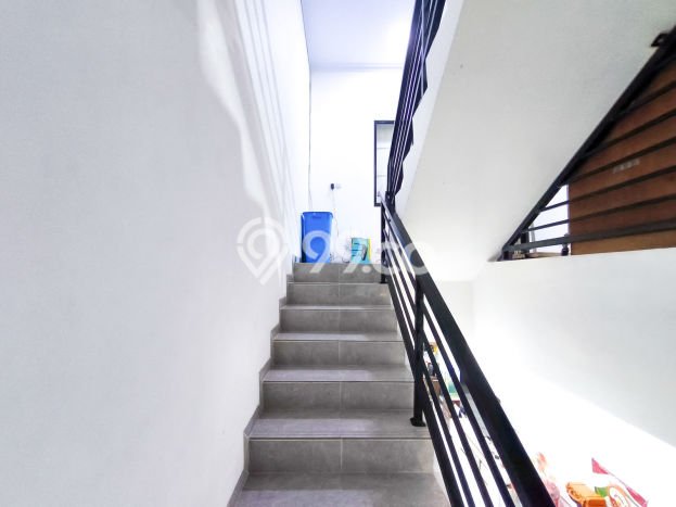 Rumah Mewah LB 193m2 Siap Pakai Desain Elegan di Tomang, Jakarta Barat Rumah Mewah LB 193m2 Siap Pakai Desain Elegan di Tomang, Jakarta Barat