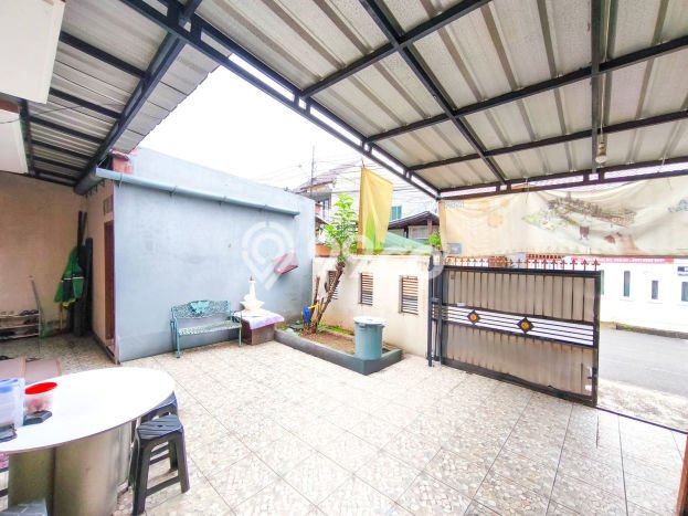 Rumah Mewah LB 370m2 Siap Huni Desain Elegan di Tanjung Duren, Jakarta Barat Rumah Mewah LB 370m2 Siap Huni Desain Elegan di Tanjung Duren, Jakarta Barat