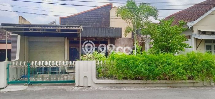 Rumah Mewah LB 450m2 Siap Pakai Desain Elegan di Caturtunggal, Sleman Rumah Mewah LB 450m2 Siap Pakai Desain Elegan di Caturtunggal, Sleman