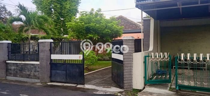 Rumah Mewah LB 450m2 Siap Pakai Desain Elegan di Caturtunggal, Sleman Rumah Mewah LB 450m2 Siap Pakai Desain Elegan di Caturtunggal, Sleman