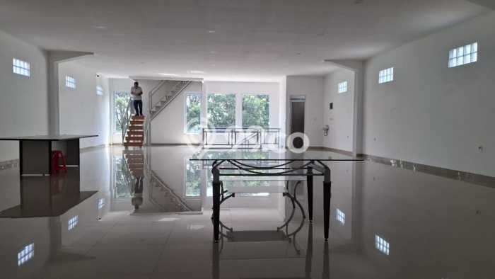 Gudang Disewa di Bandung dengan LB 1m2 Area Komersial Ramai Gudang Disewa di Bandung dengan LB 1m2 Area Komersial Ramai