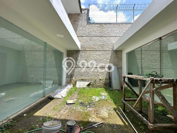 Rumah Elit Modern Tanpa Renovasi di Bandung Kota Bandung Rumah Elit Modern Tanpa Renovasi di Bandung Kota Bandung