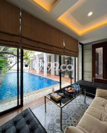 Ready to Use! Luxury House LT 425m2 Desain Elegan di Kemang Ready to Use! Luxury House LT 425m2 Desain Elegan di Kemang