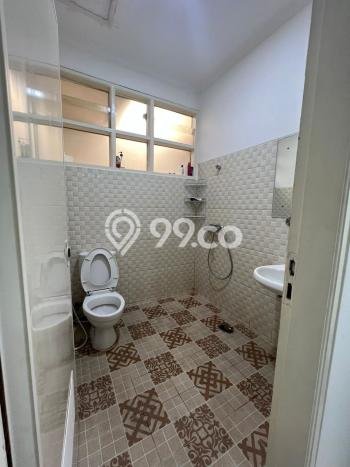 GOOD DEAL! Rumah area , 5 KT, Siap Huni, Luas 300m2m² LB 300m2m² GOOD DEAL! Rumah area , 5 KT, Siap Huni, Luas 300m2m² LB 300m2m²