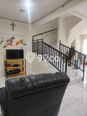 Rumah Modern 3 KT di Taman Surya Jakarta Barat Semi Furnished Rumah Modern 3 KT di Taman Surya Jakarta Barat Semi Furnished