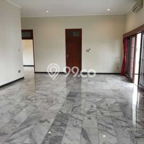 Disewakan! Rumah 5 Kamar Tidur &
4 Kamar Mandi di Pejaten, Jakarta Selatan Disewakan! Rumah 5 Kamar Tidur &
4 Kamar Mandi di Pejaten, Jakarta Selatan
