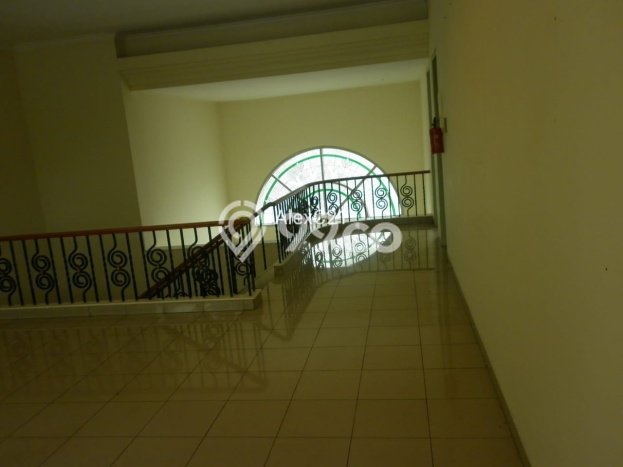 BEST CHOICE! Rumah di Kemang, 4 KT, Dekat Mall, LT 524m2m² LB 294m2m² BEST CHOICE! Rumah di Kemang, 4 KT, Dekat Mall, LT 524m2m² LB 294m2m²