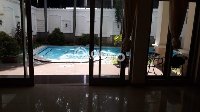 BEST CHOICE! Rumah di Kemang, 4 KT, Dekat Mall, LT 524m2m² LB 294m2m² BEST CHOICE! Rumah di Kemang, 4 KT, Dekat Mall, LT 524m2m² LB 294m2m²