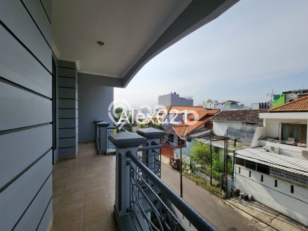 Rumah Mewah LB 400m2 Siap Huni Desain Elegan di Grogol, Jakarta Barat Rumah Mewah LB 400m2 Siap Huni Desain Elegan di Grogol, Jakarta Barat