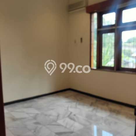 Disewakan! Rumah 5 Kamar Tidur &
4 Kamar Mandi di Pejaten, Jakarta Selatan Disewakan! Rumah 5 Kamar Tidur &
4 Kamar Mandi di Pejaten, Jakarta Selatan