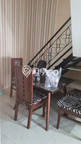 Jual Rumah Bagus Siap Huni LB 160m2 di Banyumanik, Semarang Jual Rumah Bagus Siap Huni LB 160m2 di Banyumanik, Semarang