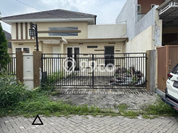 For Sale Hunian Rumah Terawat 3 Kamar di Waru, Surabaya For Sale Hunian Rumah Terawat 3 Kamar di Waru, Surabaya