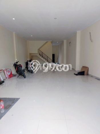 Disewakan Ruko Premium di , Luas 320m2m², Jalan Strategis Disewakan Ruko Premium di , Luas 320m2m², Jalan Strategis