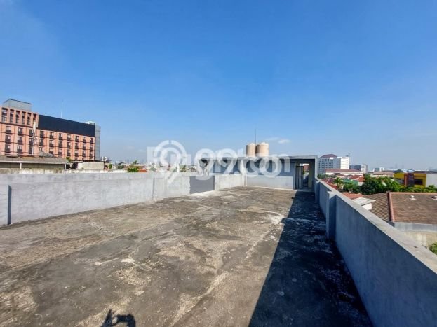 Disewakan Ruko Premium di , Luas 320m2m², Jalan Strategis Disewakan Ruko Premium di , Luas 320m2m², Jalan Strategis