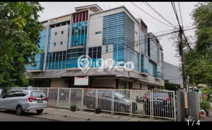 LOKASI BISNIS! Ruko Disewakan di , Luas 231m2m², Jalan Utama LOKASI BISNIS! Ruko Disewakan di , Luas 231m2m², Jalan Utama