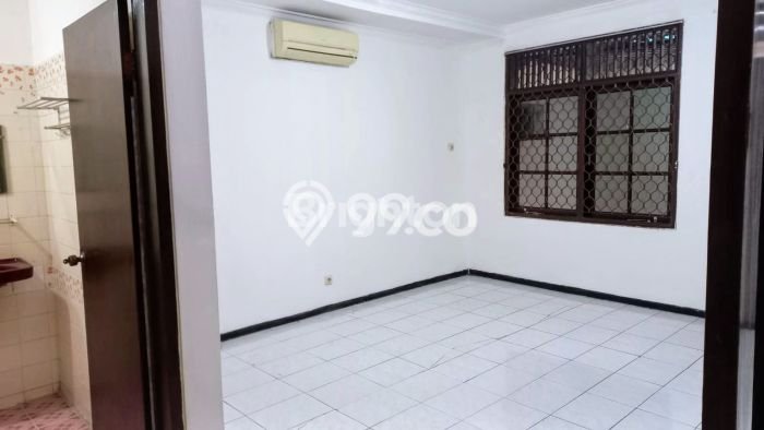 Rumah Tenang area Kelapa Gading, 3 KM, Luas 187m2m² Bangunan 250m2m² Rumah Tenang area Kelapa Gading, 3 KM, Luas 187m2m² Bangunan 250m2m²