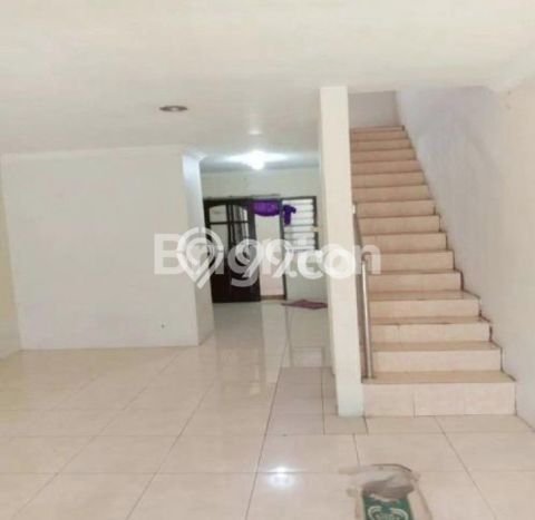 Rumah Elit LB 200m2 Siap Pakai Desain Elegan di Pulo Asem, Jakarta Timur Rumah Elit LB 200m2 Siap Pakai Desain Elegan di Pulo Asem, Jakarta Timur