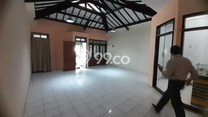 Disewakan! Rumah 7 Kamar Tidur &
3 Kamar Mandi di Sarijadi, Bandung Disewakan! Rumah 7 Kamar Tidur &
3 Kamar Mandi di Sarijadi, Bandung