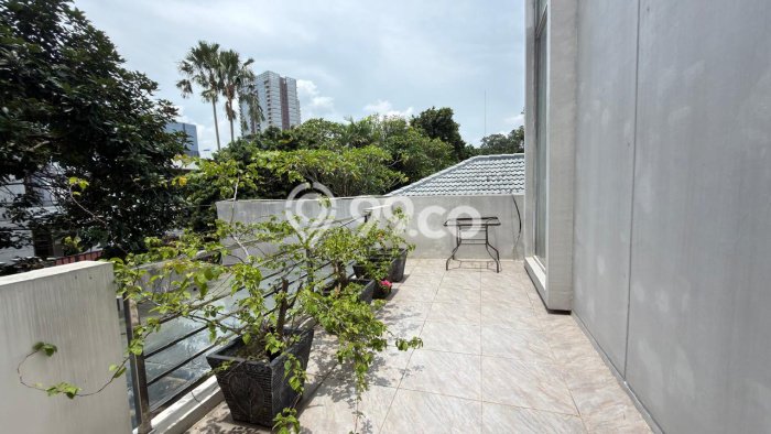 For Sale! Luxury House LT 393m2 Desain Elegan di Lebak Bulus For Sale! Luxury House LT 393m2 Desain Elegan di Lebak Bulus