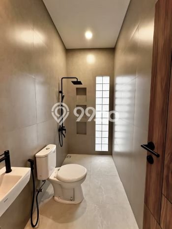 Hunian Mewah Dijual LT 140m2 di BSD, Tangerang Selatan Hunian Mewah Dijual LT 140m2 di BSD, Tangerang Selatan